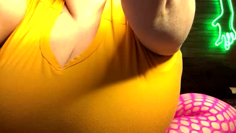 Snapshot of ellielouise11 chatting on January 11, 4:38 am Ellie Louise online show from January 11, 4:38 am
