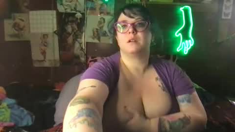 Snapshot of ellielouise11 chatting on March 1, 2:48 am Ellie Louise online show from March 1, 2:48 am