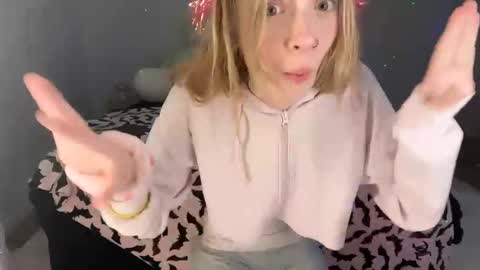 ellie online show from October 27, 1:20 am