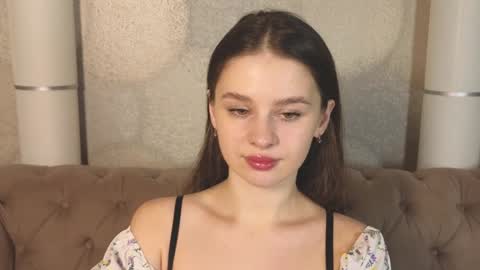 Snapshot of elliephant_ chatting on January 8, 12:26 pm just Emily online show from January 8, 12:26 pm