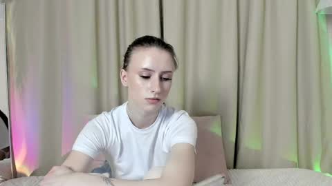Snapshot of ellierough chatting on April 19, 6:21 pm ellierough online show from April 19, 6:21 pm