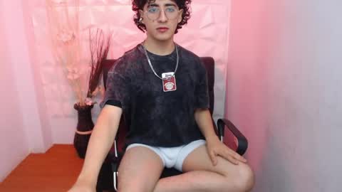 elliot_03 online show from June 1, 11:34 am