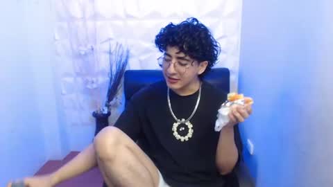 elliot_03 online show from June 13, 12:03 pm