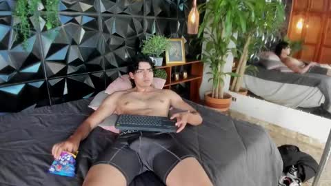 Snapshot of elliot_colton chatting on November 10, 8:52 pm Elloit Colton online show from November 10, 8:52 pm