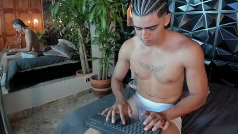 Snapshot of elliot_colton chatting on November 12, 9:25 pm Elloit Colton online show from November 12, 9:25 pm