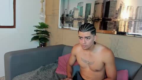 Snapshot of elliot_colton chatting on November 16, 6:02 pm Elloit Colton online show from November 16, 6:02 pm