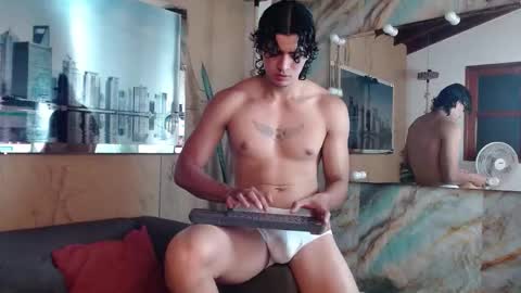 Snapshot of elliot_colton chatting on November 26, 9:16 pm Elloit Colton online show from November 26, 9:16 pm