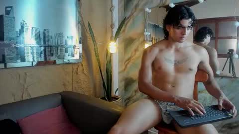 Snapshot of elliot_colton chatting on November 28, 10:34 pm Elloit Colton online show from November 28, 10:34 pm