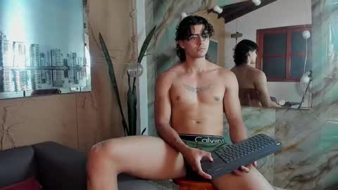 Snapshot of elliot_colton chatting on November 29, 8:12 pm Elloit Colton online show from November 29, 8:12 pm