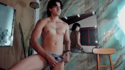 Snapshot of elliot_colton chatting on December 3, 10:30 pm Elloit Colton online show from December 3, 10:30 pm