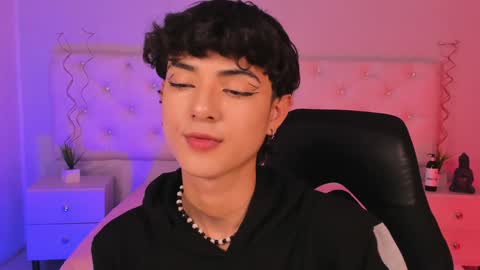 Elliot online show from December 15, 8:36 pm