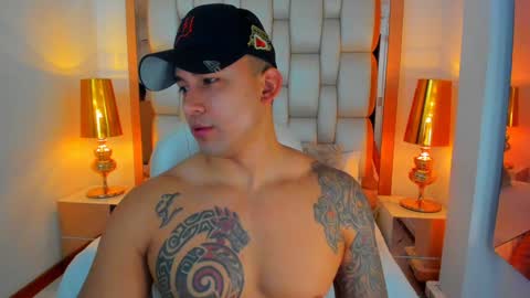 E L L I O T    V E L E Z online show from December 8, 12:19 pm