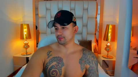 E L L I O T    V E L E Z online show from December 15, 12:06 pm