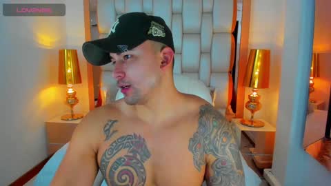 E L L I O T    V E L E Z online show from January 22, 8:28 pm