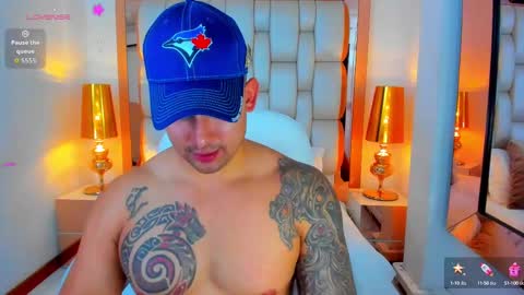 E L L I O T    V E L E Z online show from September 12, 8:31 pm