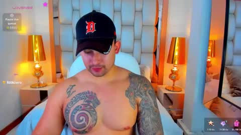 E L L I O T    V E L E Z online show from November 13, 8:52 pm