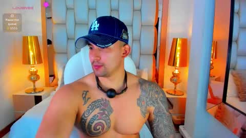 E L L I O T    V E L E Z online show from February 3, 8:36 pm