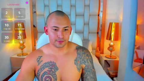 Snapshot of elliott_veelez chatting on March 31, 8:53 pm E L L I O T V E L E Z online show from March 31, 8:53 pm