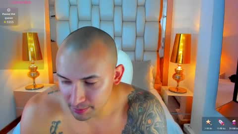 Snapshot of elliott_veelez chatting on May 11, 9:01 pm E L L I O T V E L E Z online show from May 11, 9:01 pm