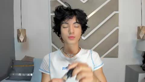 Snapshot of elliotvolkov chatting on July 25, 3:42 pm elliotvolkov online show from July 25, 3:42 pm