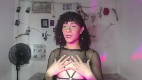 Snapshot of ellis_flowers chatting on March 3, 7:53 pm . online show from March 3, 7:53 pm