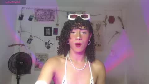 Snapshot of ellis_flowers chatting on March 9, 2:32 pm . online show from March 9, 2:32 pm