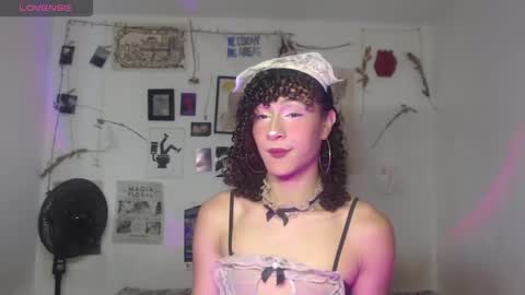 Snapshot of ellis_flowers chatting on March 14, 1:27 pm . online show from March 14, 1:27 pm