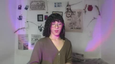 Snapshot of ellis_flowers chatting on March 16, 5:50 pm . online show from March 16, 5:50 pm