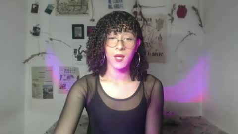 Snapshot of ellis_flowers chatting on March 17, 7:50 pm . online show from March 17, 7:50 pm