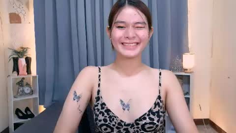 Ellise online show from June 25, 6:01 pm