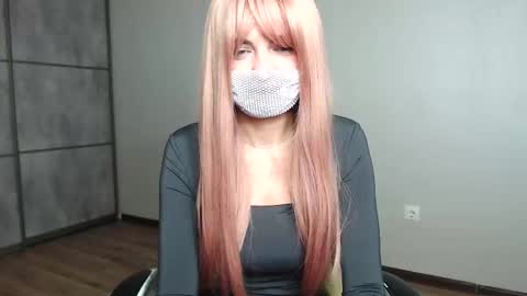 Snapshot of ellisnikki chatting on December 13, 10:48 pm EllisNikki online show from December 13, 10:48 pm