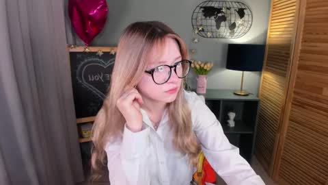 Snapshot of elliup chatting on October 5, 1:37 am elliup online show from October 5, 1:37 am