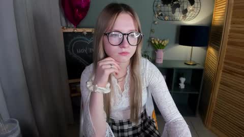 Snapshot of elliup chatting on October 6, 8:34 am elliup online show from October 6, 8:34 am