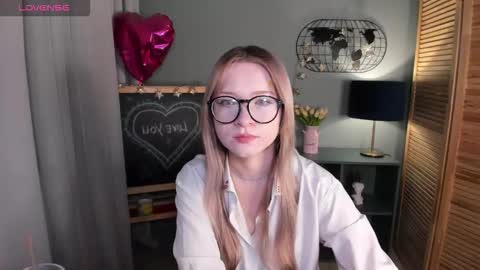 Snapshot of elliup chatting on October 8, 8:23 am elliup online show from October 8, 8:23 am