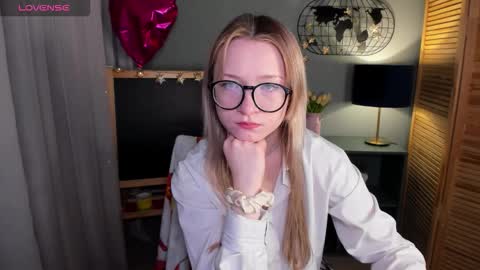 Snapshot of elliup chatting on October 10, 8:35 am elliup online show from October 10, 8:35 am