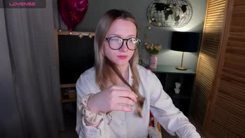 Snapshot of elliup chatting on October 12, 1:37 am elliup online show from October 12, 1:37 am