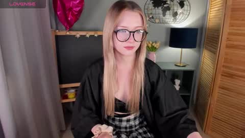 Snapshot of elliup chatting on October 13, 8:25 am elliup online show from October 13, 8:25 am