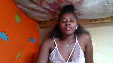 Snapshot of ellodi chatting on May 27, 4:59 pm Ellodi online show from May 27, 4:59 pm