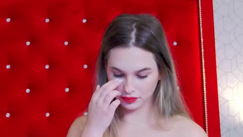 Elsa Jean online show from November 5, 3:06 am