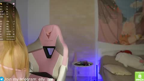 elly_ary online show from March 3, 6:22 pm