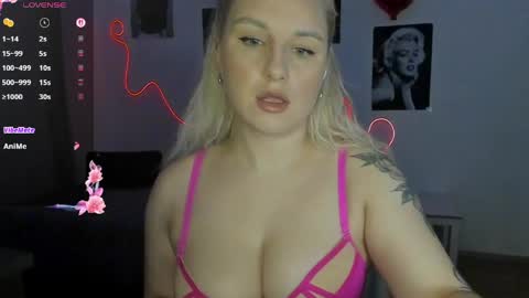 Elly online show from May 3, 5:52 pm