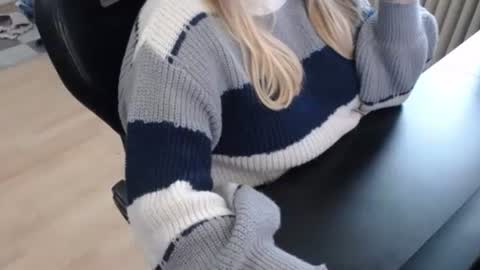 Elly online show from September 26, 2:54 pm