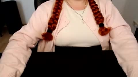 Elly online show from June 12, 11:53 am