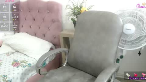Snapshot of elly_willis chatting on June 24, 4:28 pm Elly online show from June 24, 4:28 pm
