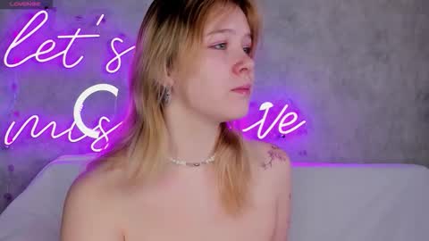 Snapshot of ellya_castro chatting on September 25, 12:03 am ellya_castro online show from September 25, 12:03 am