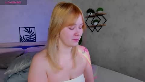 Snapshot of ellya_castro chatting on October 6, 12:08 am ellya_castro online show from October 6, 12:08 am