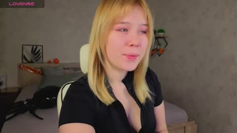 Snapshot of ellya_castro chatting on October 23, 1:27 am ellya_castro online show from October 23, 1:27 am