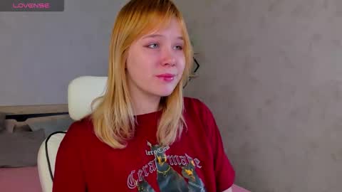 Snapshot of ellya_castro chatting on November 25, 12:32 am ellya_castro online show from November 25, 12:32 am