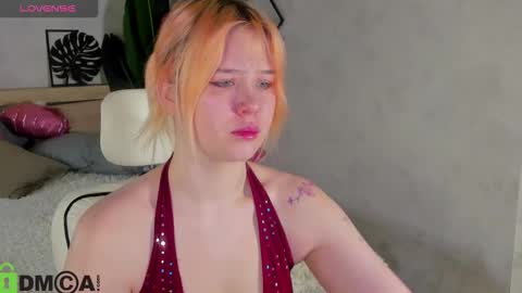 Snapshot of ellya_castro chatting on February 24, 12:30 am ellya_castro online show from February 24, 12:30 am