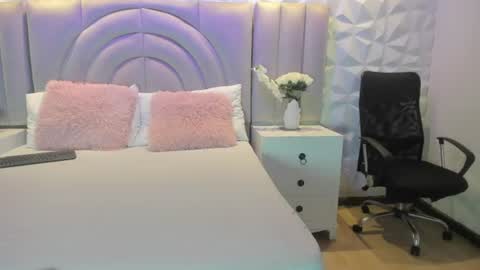 Ellye online show from July 2, 11:16 am